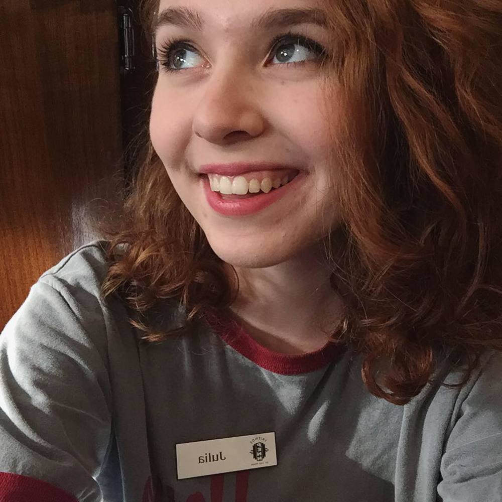 Meet your Posher, Julia
